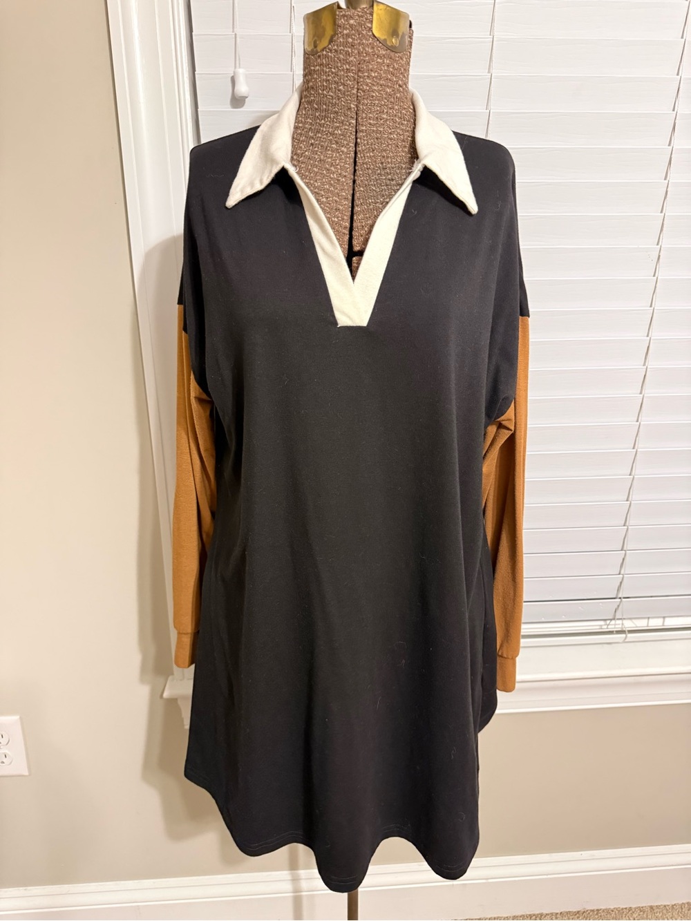 SHEIN Black Tunic Dress with Cream Polo Collar and Brown Sleeves